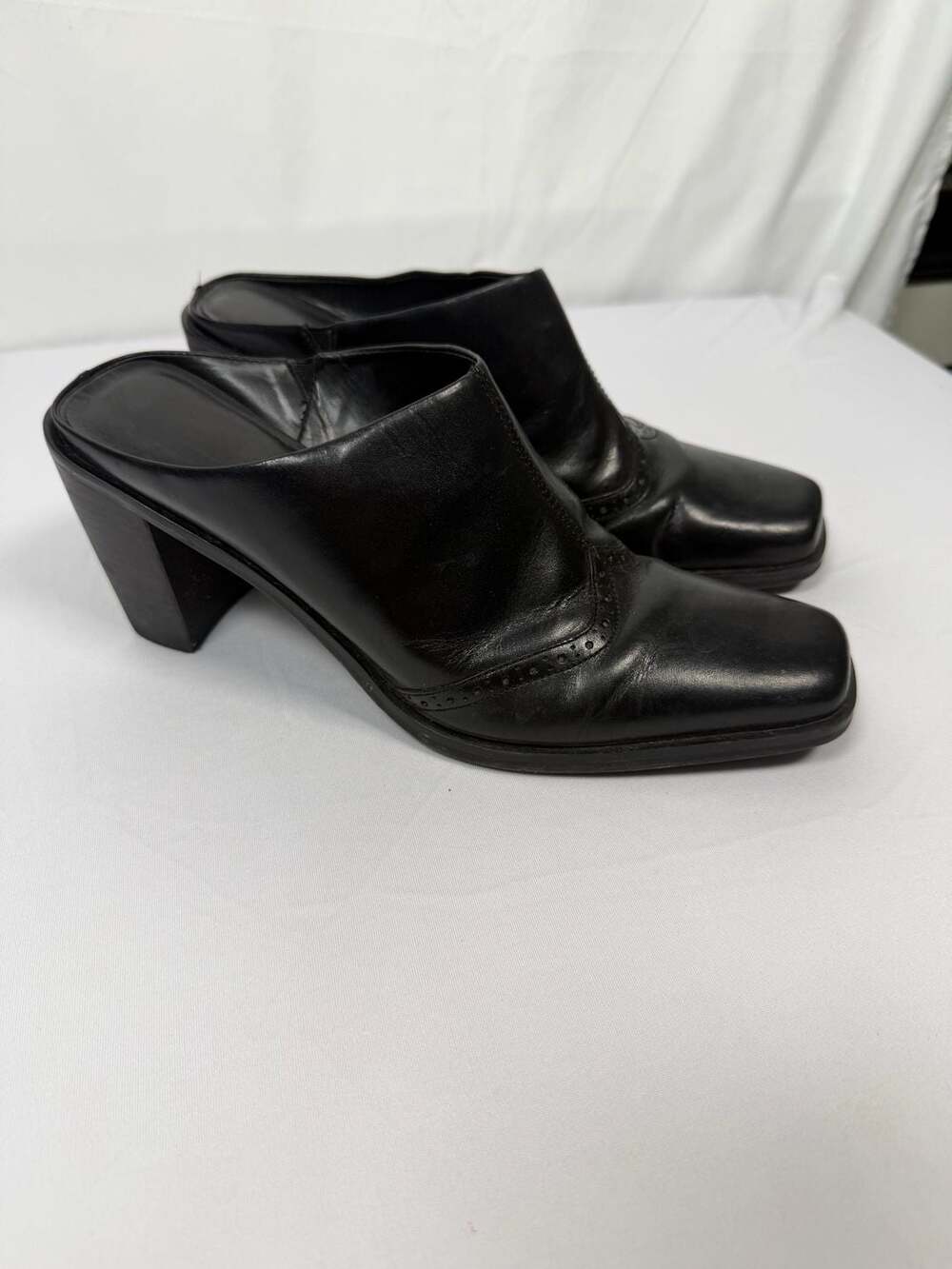 Artiva Olympia Black Leather Slip-On Block Heel Mules